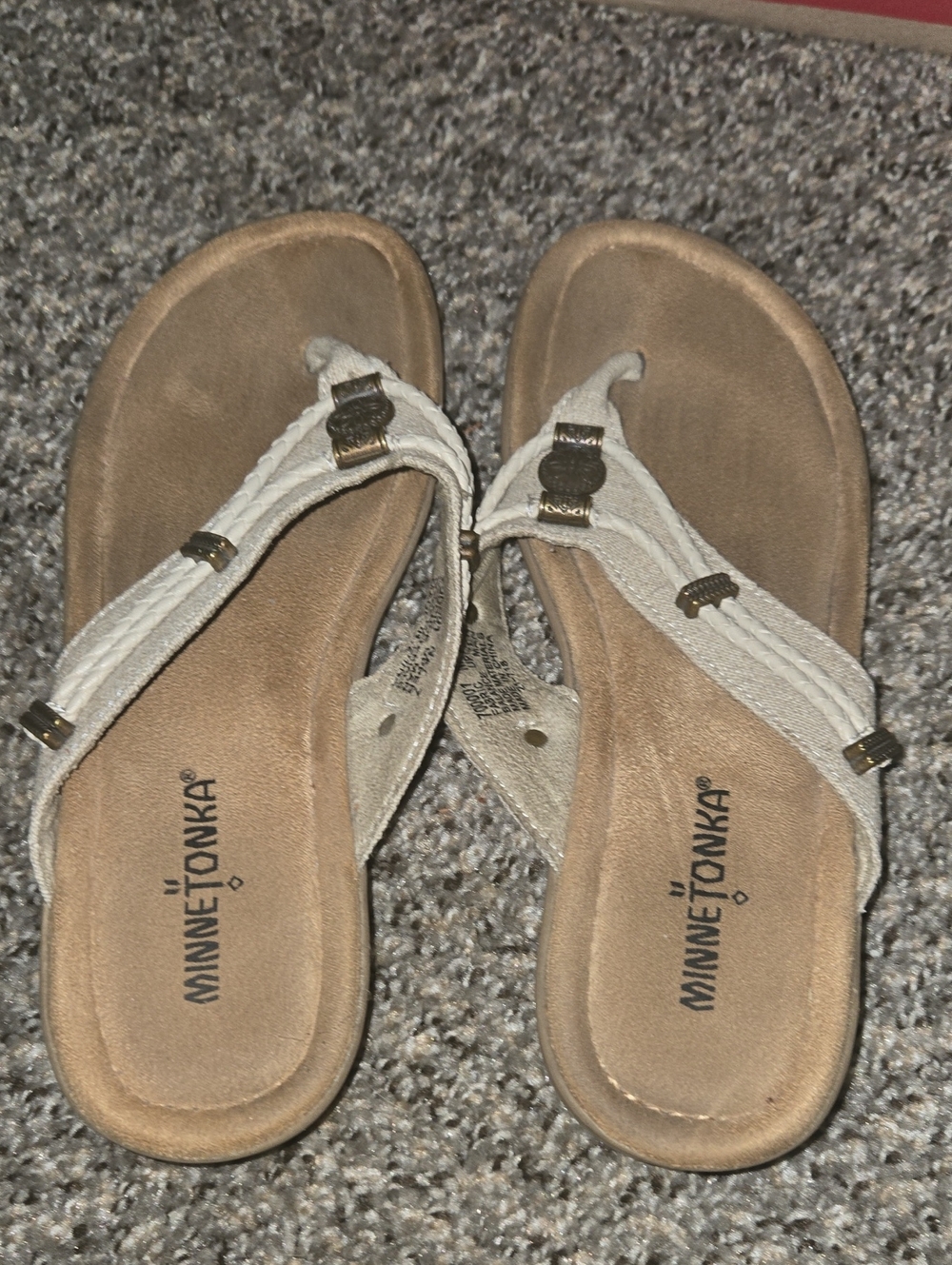 Minnetonka Silverthorne Thong Sandals